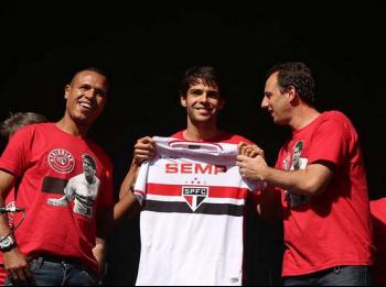 Luis Fabiano, Kaká e Rogério Ceni, na apresentação do meia - Divulgação - Site Oficial