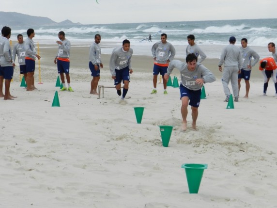 Série B: Em busca de paz, Avaí treina fora da Ressacada