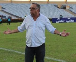 O treinador Josué Teixeira optou pela saída do zagueiro