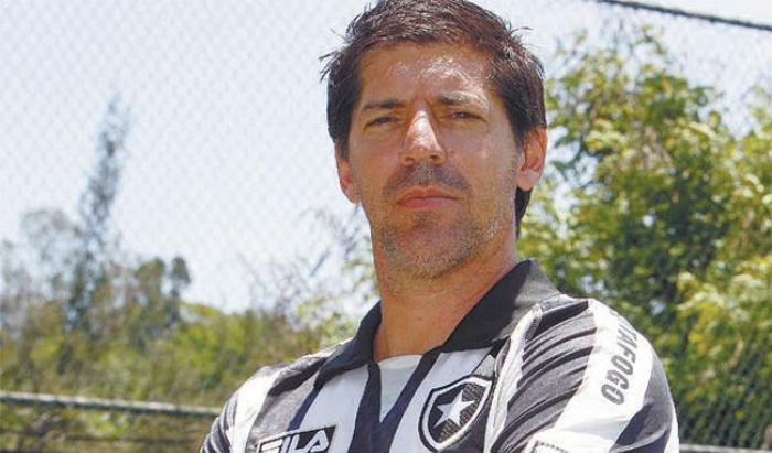 Wilson Gottardo com a camisa do Botafogo