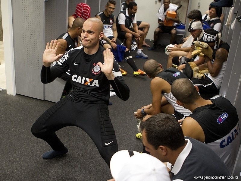 Série B: Náutico contrata goleiro Júlio César, do Corinthians