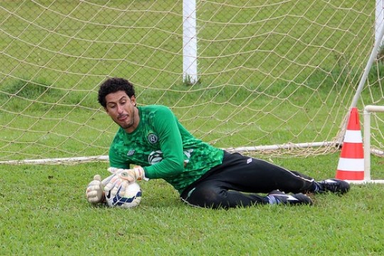 Lauro perde espaço e deve sair da Chapecoense