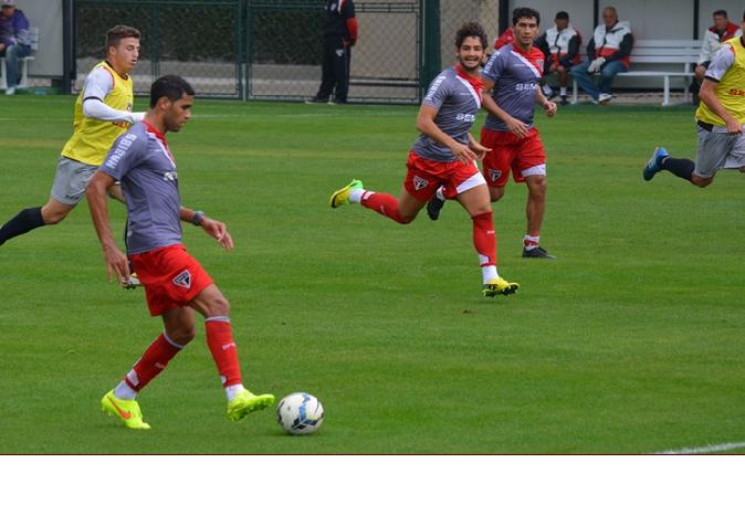 Ainda sem Kaká, São Paulo goleia em jogo-treino
