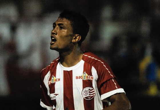 Vitória tem interesse em Kieza, ex-atacante de Ponte Preta e Náutico