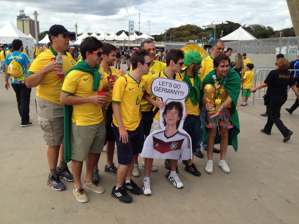 "Marquezine" leva Neymar no Mineirão, que ainda tem Hulk "bundão" e mais figuraças 1 0002050010437 img