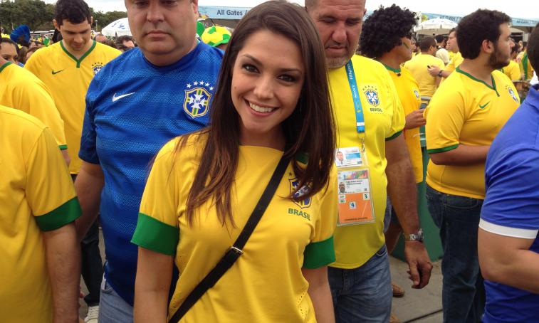 Thais Fersoza esteve com seu namorado Michel Teló no Mineirão! - Rodolfo Brito / Agência FI