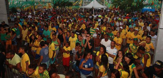 Público da festa em Salvador - Raul Golinelli