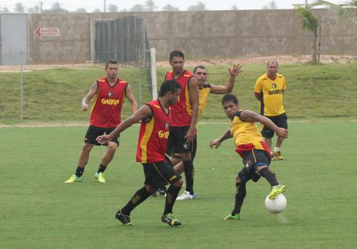Jogadores do Globo durante treinamento