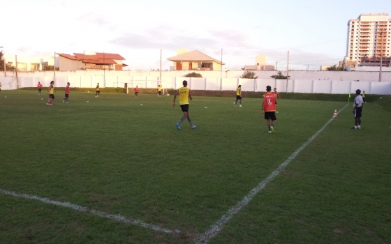 Zé Teodoro testa nova dupla de ataque para retorno da Série B