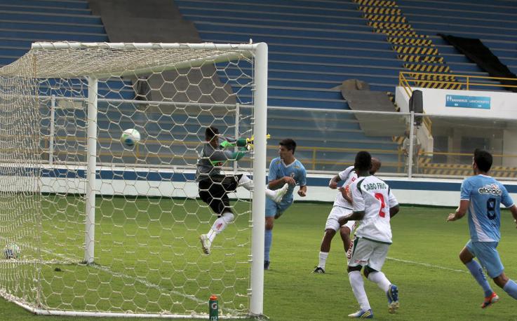 Momento do gol do Macaé diante da Cabofriense - F: Tiago Ferreira