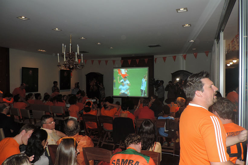 Copa 2014: Na Embaixada da Holanda foi só frustração