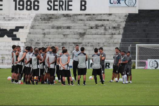 Elenco do Treze segue treinando