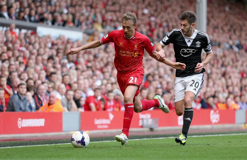 Presidente do Napoli, Aurelio De Laurentiis, admite interesse em Lucas Leiva, do Liverpool