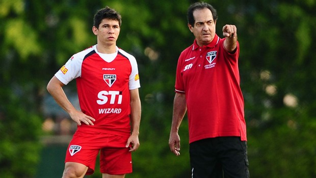 Osvaldo usa aplicação tática para convencer Muricy