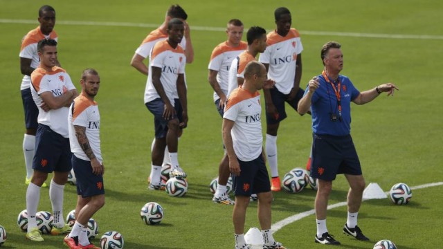 Copa 2014: Após queda, Holanda faz treino leve pensando no Brasil