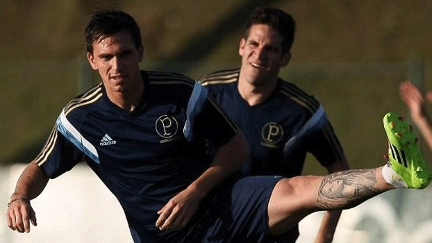 Recuperados, Victorino e Mouche treinam no Palmeiras