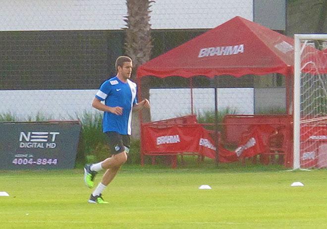 Bruno Uvini diz estar pronto para ser titular no Santos