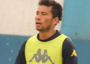 Alex Travassos, lateral-direito do Santo André