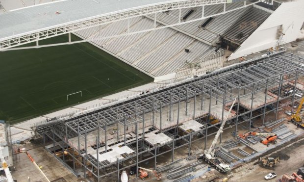 Estrutura temporária do Itaquerão começa a ser removida