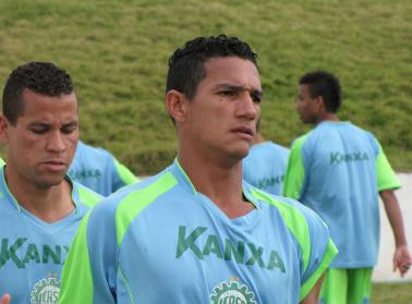 Lucas Gomes já treina com o restante do elenco