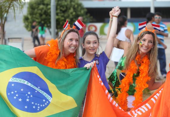 Apesar de frustração, público de Brasil e Holanda é recorde em Brasília