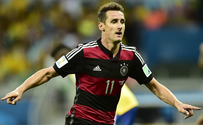 Klose comemorando o gol recorde contra o próprio Brasil de Ronaldo - Rodrigo Villalba/AFI