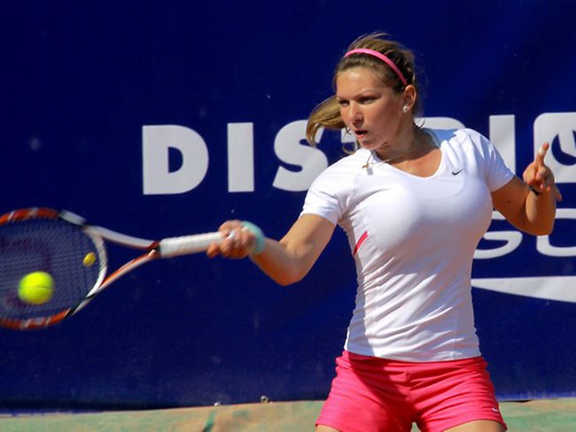 Tenis: Halep arrasa Vinci e fatura o Torneio de Bucareste