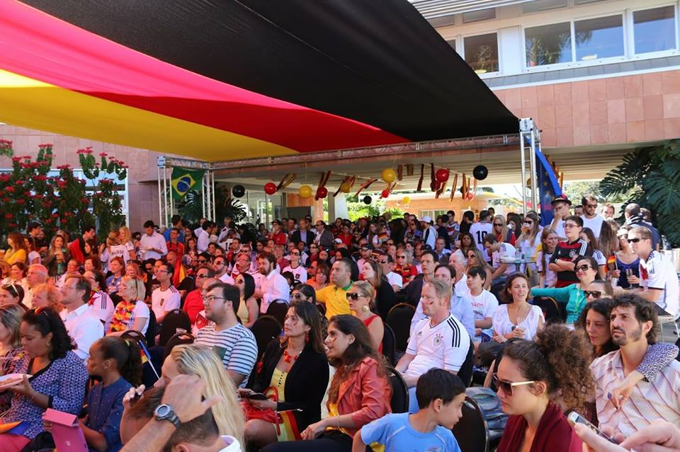 Copa 2014: Torcedores comemoram o tetra na Embaixada Alemã em Brasília