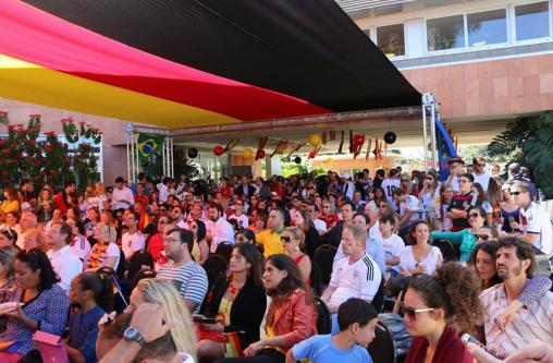 Copa 2014: Torcedores comemoram o tetra na Embaixada Alemã em Brasília 2 0002050012109 img