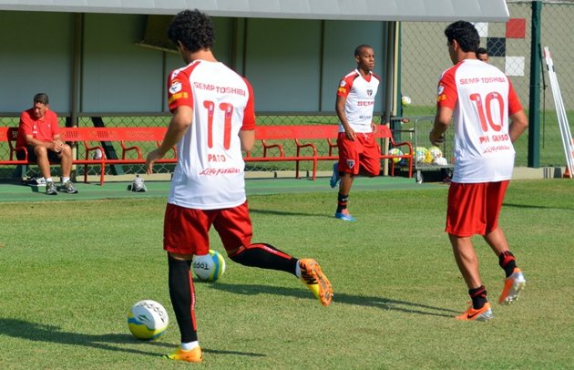 Muricy escala Ademilson e deixa Pato entre os reservas