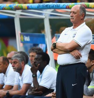 Felipão e sua comissão técnica: atropelados pelo tempo.