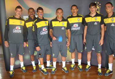 Matheus Barbosa com o colegas de seleção brasileira