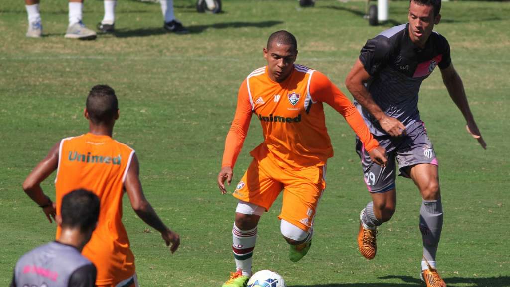 Walter treina e jogará pelo Fluminense contra o Criciúma