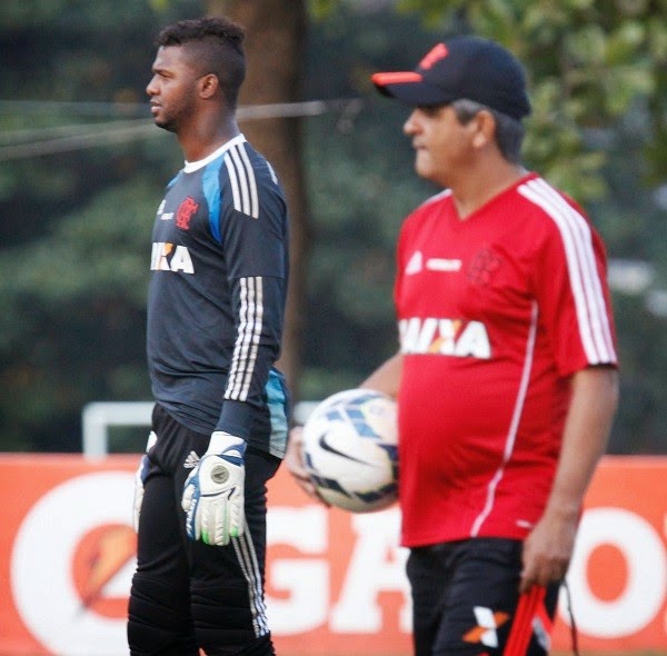 Ney Franco testa Felipe como titular no Flamengo