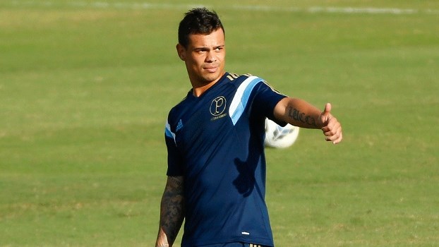 Chegou e já vai! Bernardo está perto de deixar o Palmeiras e acertar com o Vitória