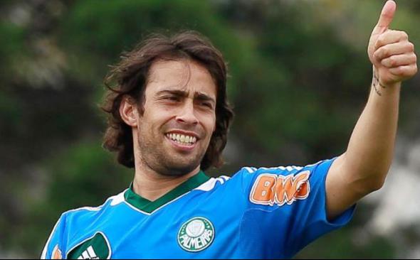 Árabes aceitam pagar multa e Valdivia viaja para assinar