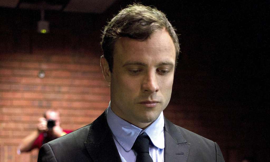 Que fase! Pistorius se envolve em confusão em casa noturna