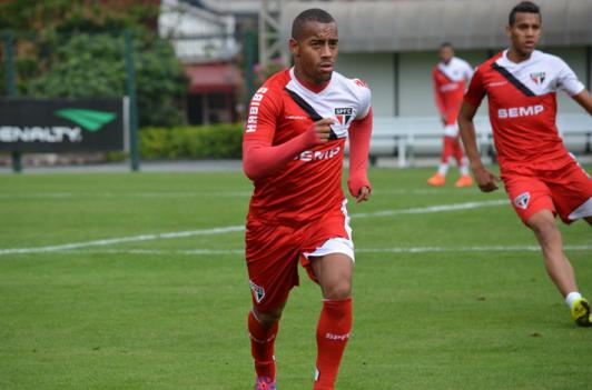 Ademilson com a camisa do tricolor paulista; o craque deve ser titular diante do Bahia