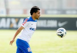 Corinthians adquire 50% dos direitos do meia Petros