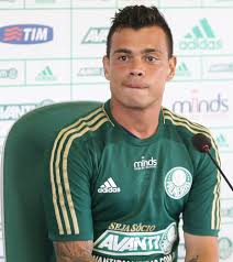 Vitória desiste do negócio e Bernardo volta ao Palmeiras