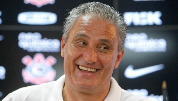 Gaúcho Tite é cotado para assumir a seleção brasileira