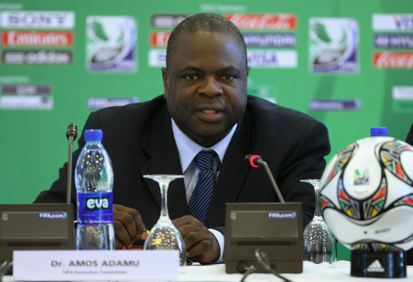 Dirigente da Nigéria e da Fifa Amos Adamu está no esquema de cambistas