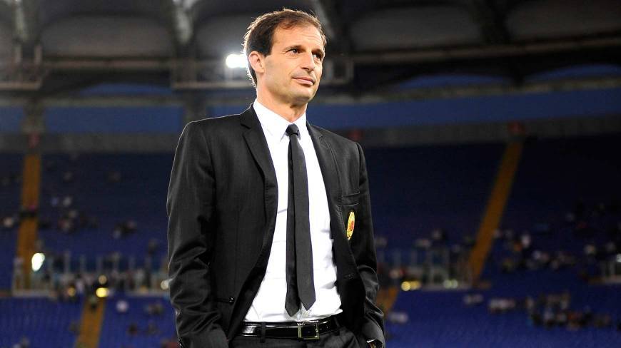Italiano: Juventus anuncia técnico Allegri para substituir Conte