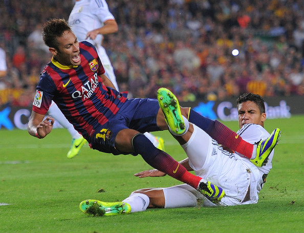 Juiz pede que Neymar comprove pagamentos do Barcelona