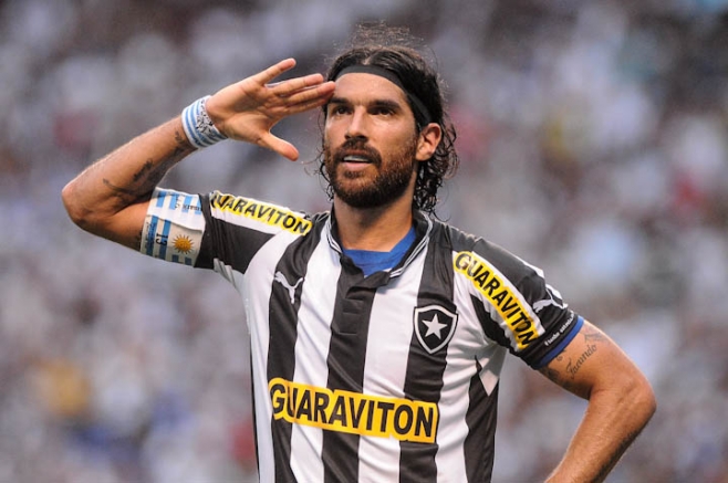 Ele está de volta! Loco Abreu acerta com o Botafogo