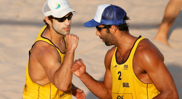 Alison/Bruno e Pedro/Emanuel avançam no vôlei de praia