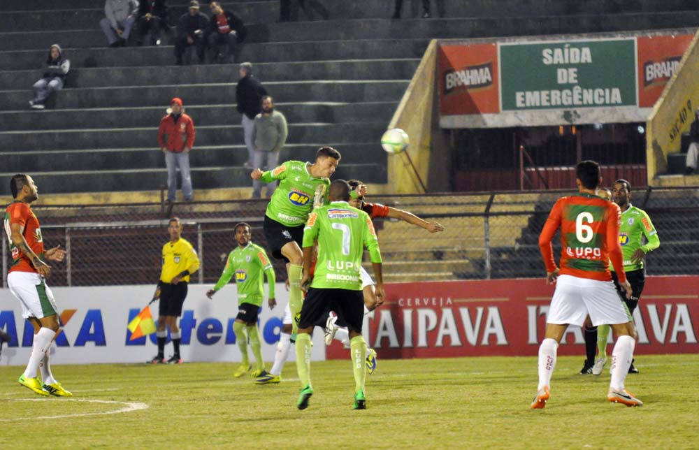 Portuguesa x Paraná – Duelo dos desesperados no Canindé