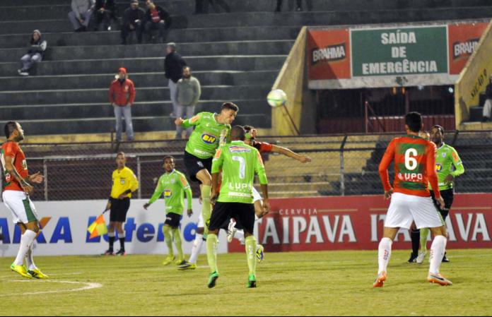 Portuguesa x Paraná - Duelo dos desesperados no Canindé 3 0002050013356 img