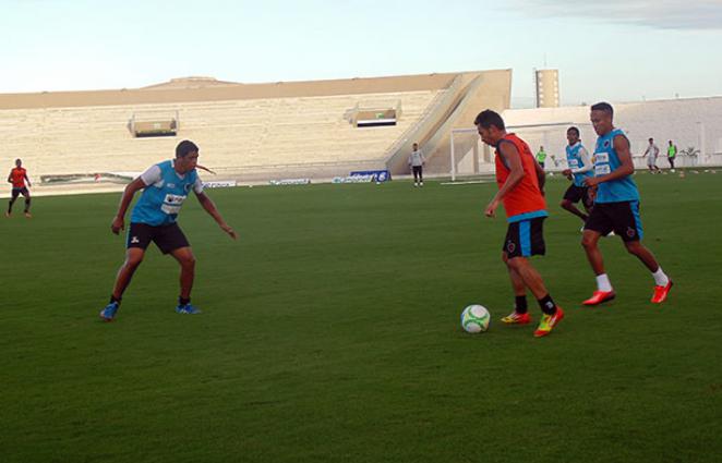 Treino do Botafogo-SP no Estádio José Américo de Almeida