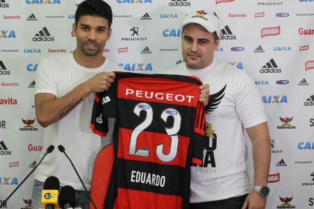 Eduardo da Silva diz realizar ‘sonho’ de jogar no Brasil